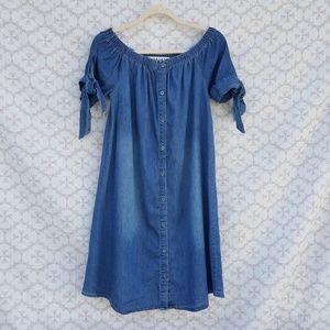 Montrez off the shoulder small dress.